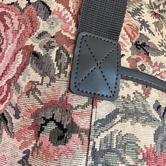 Versailles Bags Vintage Versailles Verdi Travelware Floral Tapestry